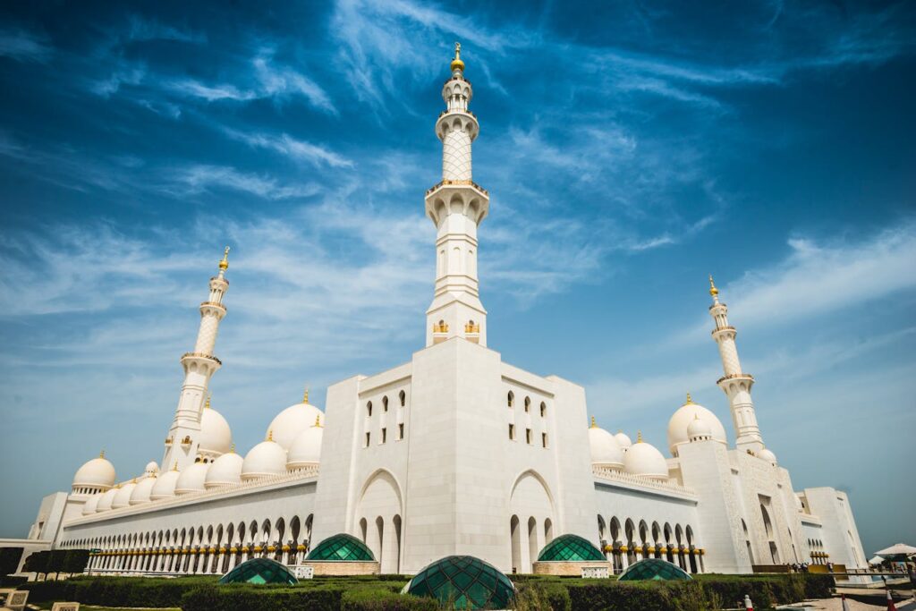 Sheikh Zayed Grand Mosque with clear blue sky in Abu Dhabi